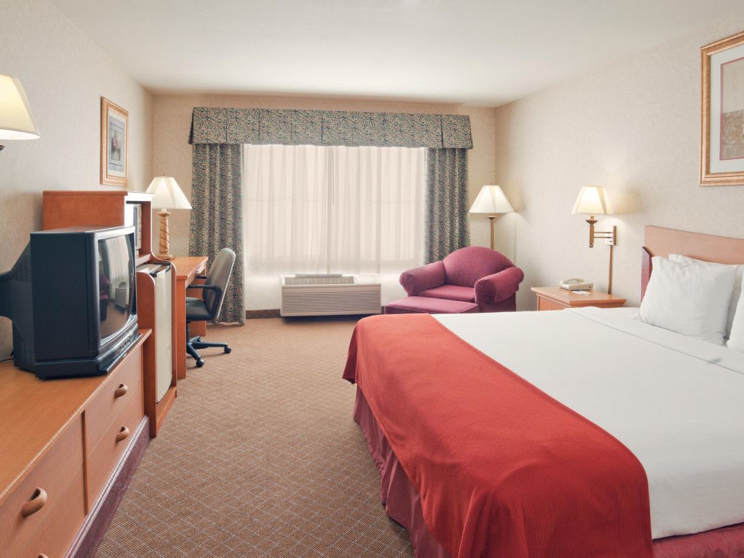 Holiday Inn Express & Suites Tracy