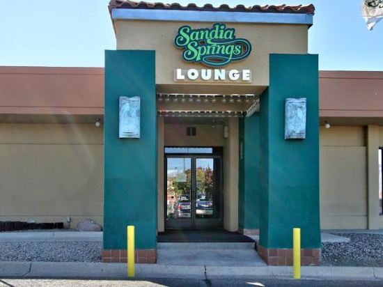 Ramada Plaza by Wyndham Albuquerque Midtown - Tap to explore photos
