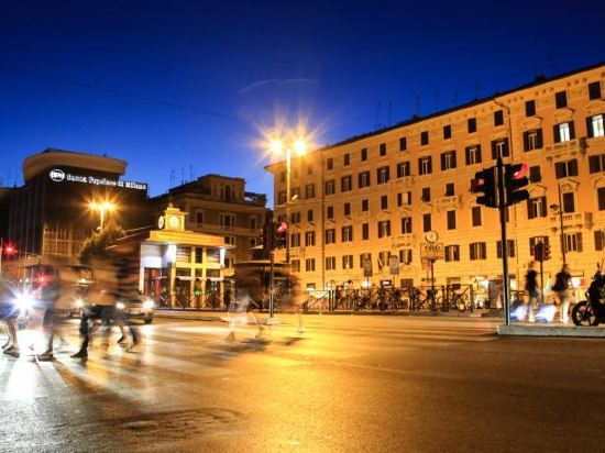 La Grande Bellezza Guesthouse Rome - Tap to explore photos