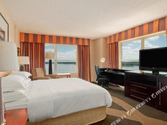 Hilton Madison Monona Terrace - Tap to explore photos