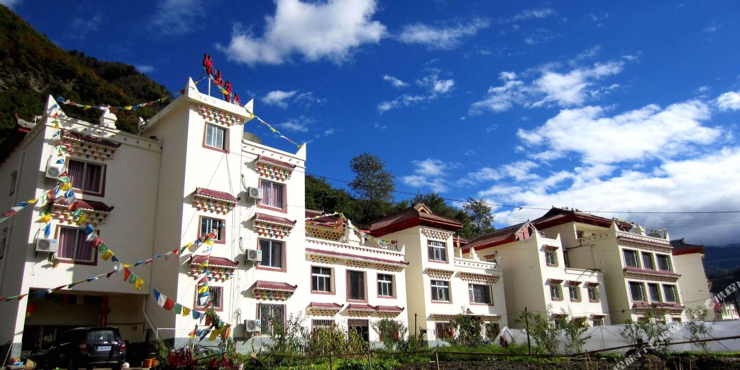 阿坝黑水冰山可栈