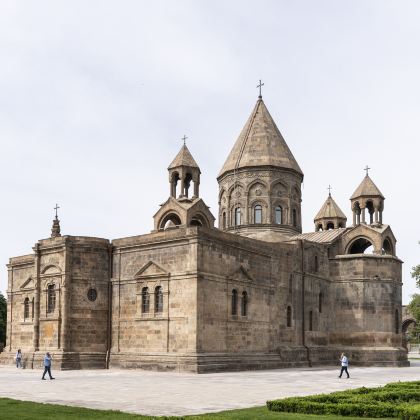 阿塞拜疆+格鲁吉亚+亚美尼亚9日7晚跟团游 阿塞拜疆+格鲁吉亚+亚美尼亚9日7晚跟团游