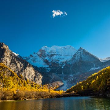 稻城亚丁+鱼子西+理塘东城门4日3晚拼小团 稻城亚丁+鱼子西+理塘东城门4日3晚拼小团