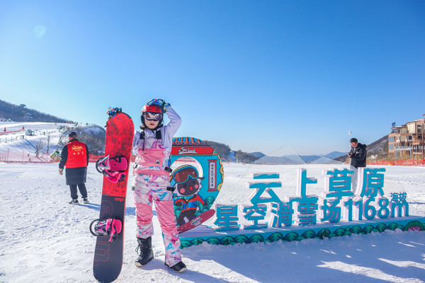 玩转安吉云上草原滑雪场,住最美的星空酒店滑最野的雪