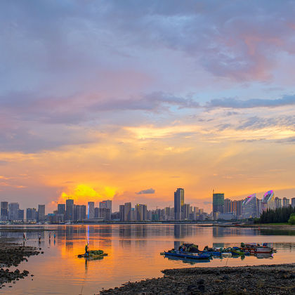 广东湛江湛江市金沙湾滨海休闲旅游区+湛江红嘴鸥游船+湖光岩一日游 广东湛江湛江市金沙湾滨海休闲旅游区+湛江红嘴鸥游船+湖光岩一日游