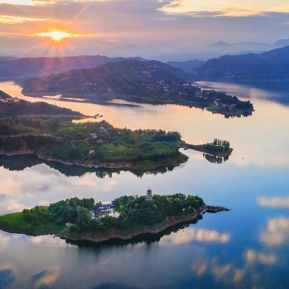 安康+瀛湖风景区+天柱山+南宫山国家森林公园+两合崖+凤堰古梯田5日4晚私家团 安康+瀛湖风景区+天柱山+南宫山国家森林公园+两合崖+凤堰古梯田5日4晚私家团