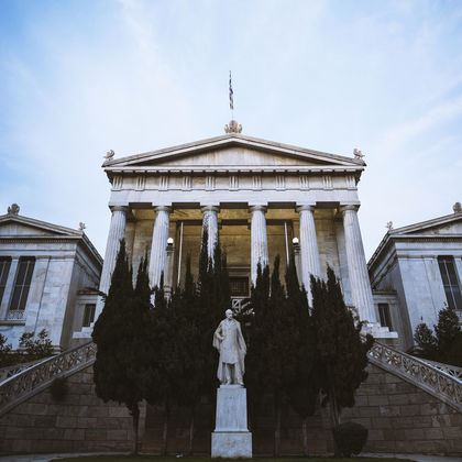希腊雅典雅典卫城+宪法广场+奥林匹亚宙斯神殿+雅典科学院+雅典大学历史博物馆+国立图书馆一日游