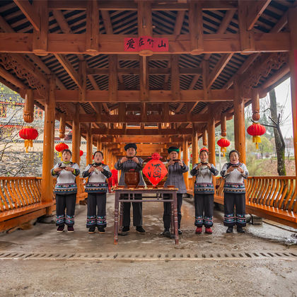 凤凰古城+竹山苗寨+无愁河度假区一日游