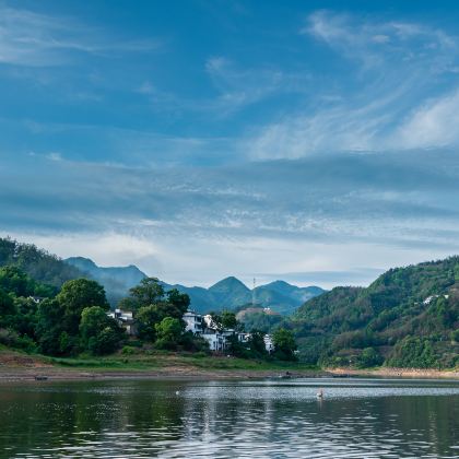 安徽黄山+黄山风景区+婺源篁岭+西递+宏村景区+新安江山水画廊+徽州古城+九华山7日6晚跟团游 安徽黄山+黄山风景区+婺源篁岭+西递+宏村景区+新安江山水画廊+徽州古城+九华山7日6晚跟团游