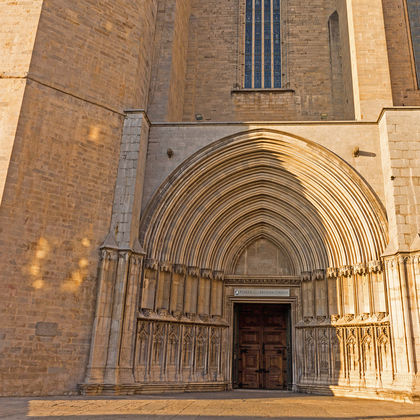 赫罗纳大教堂+Besalú一日游 赫罗纳大教堂+Besalú一日游