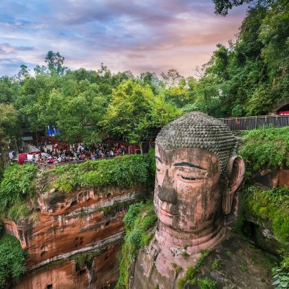 九寨沟风景区+峨眉山+乐山大佛+都江堰景区+中国古羌城8日7晚跟团游