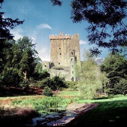 爱尔兰卡舍尔卡瑟尔岩+布拉尼城堡+圣芬巴尔教堂一日游