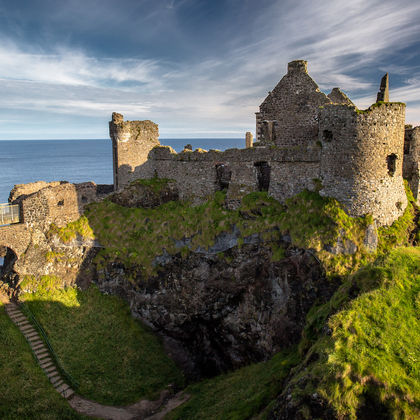 爱尔兰Dunluce Castle+巨人之路+黑暗树篱+卡里克索桥+库什敦岩洞一日游