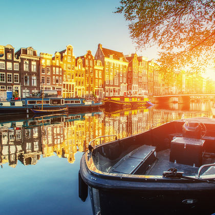 荷兰阿姆斯特丹运河+阿姆斯特丹王宫+阿姆斯特丹杜莎夫人蜡像馆一日游