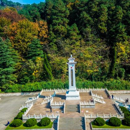 贵阳+黄果树+兴义+马岭河峡谷+万峰林景区5日4晚私家团