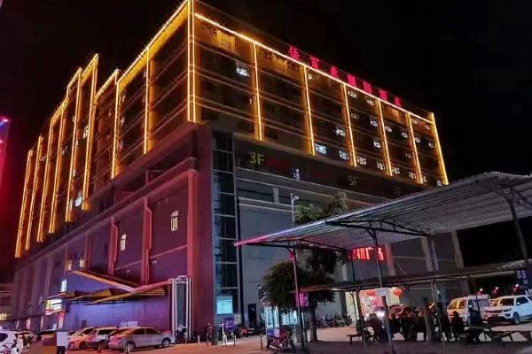 选择房间开业:2019酒店座落于梅州市丰良镇新城开发区新园路,酒店周边