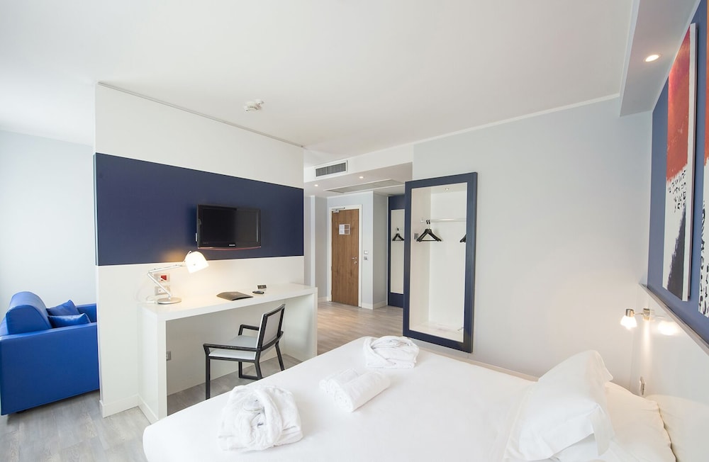 Neo Hotel-Bresso Updated 2022 Room Price-Reviews & Deals | Trip.com