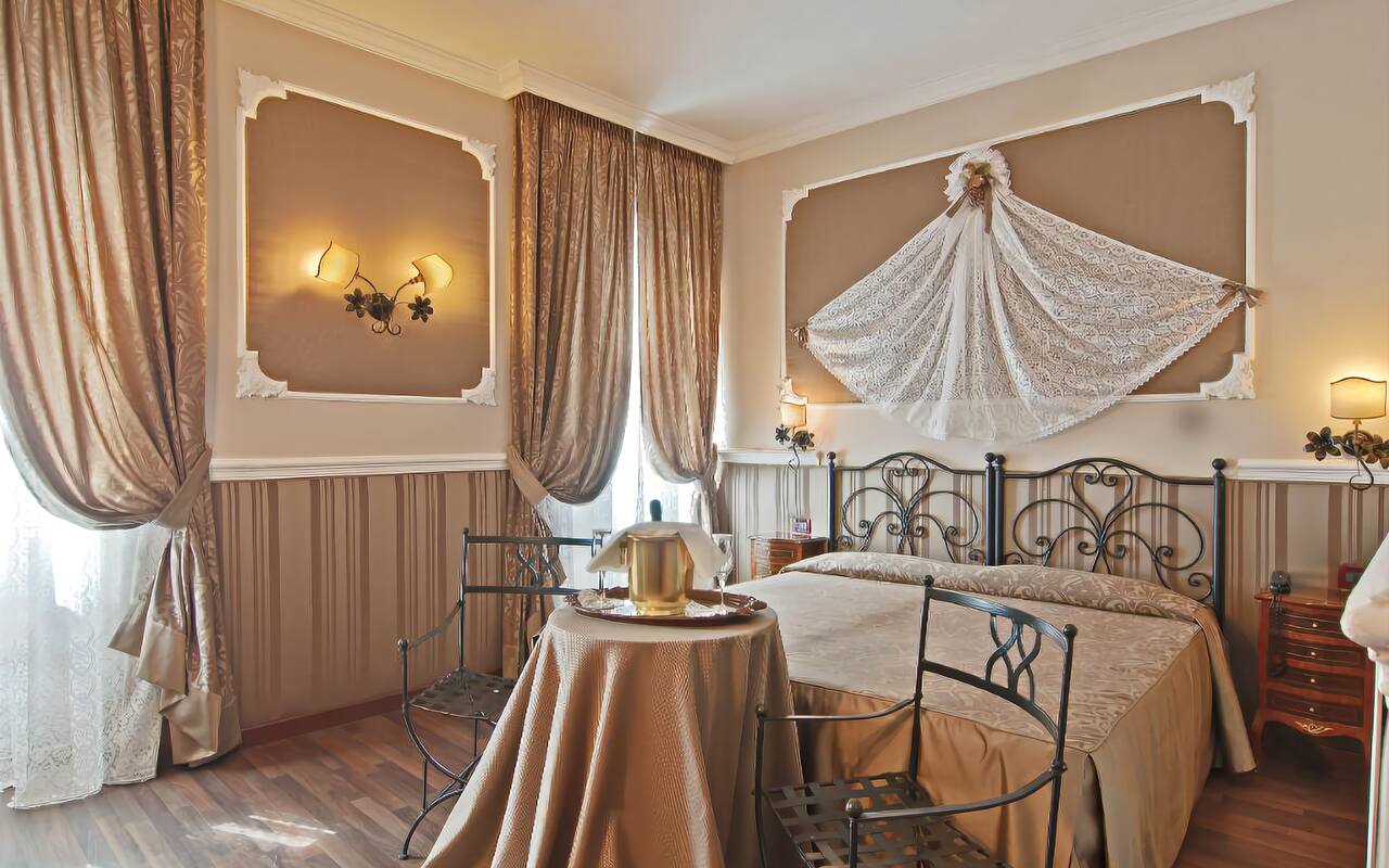 Residenza Antica Roma-Rome Updated 2022 Room Price-Reviews & Deals |  Trip.com