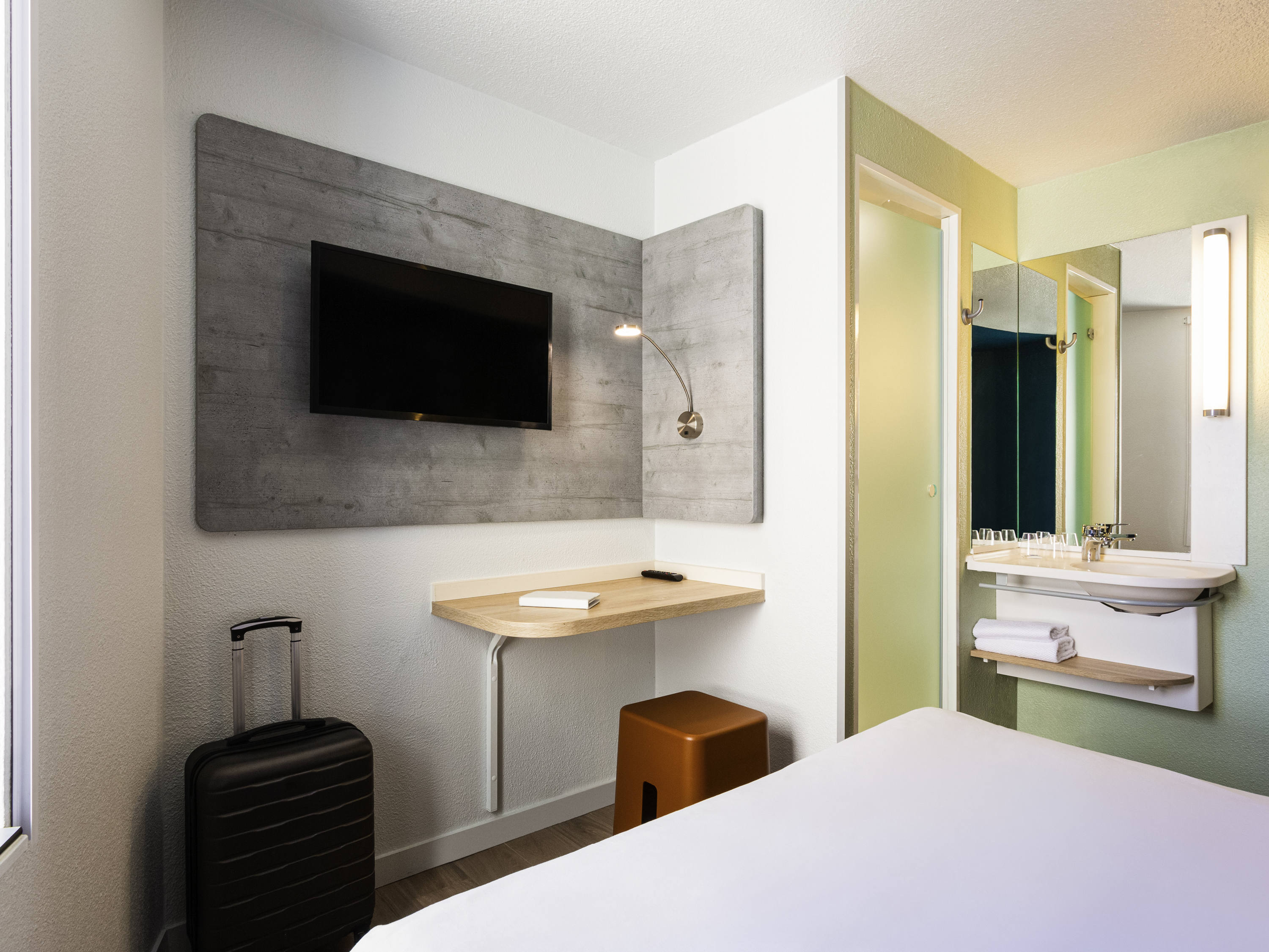 Ibis Budget Bordeaux Centre - Gare Saint Jean-Bordeaux Updated 2023 Room  Price-Reviews & Deals | Trip.com