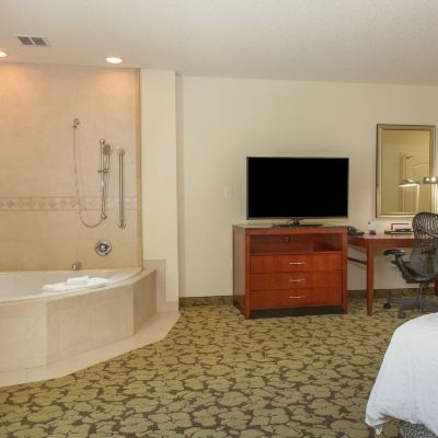 Mobility Accessible King Room with Whirlpool Bathtub