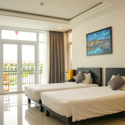 Deluxe Twin Room with River View and Balcony