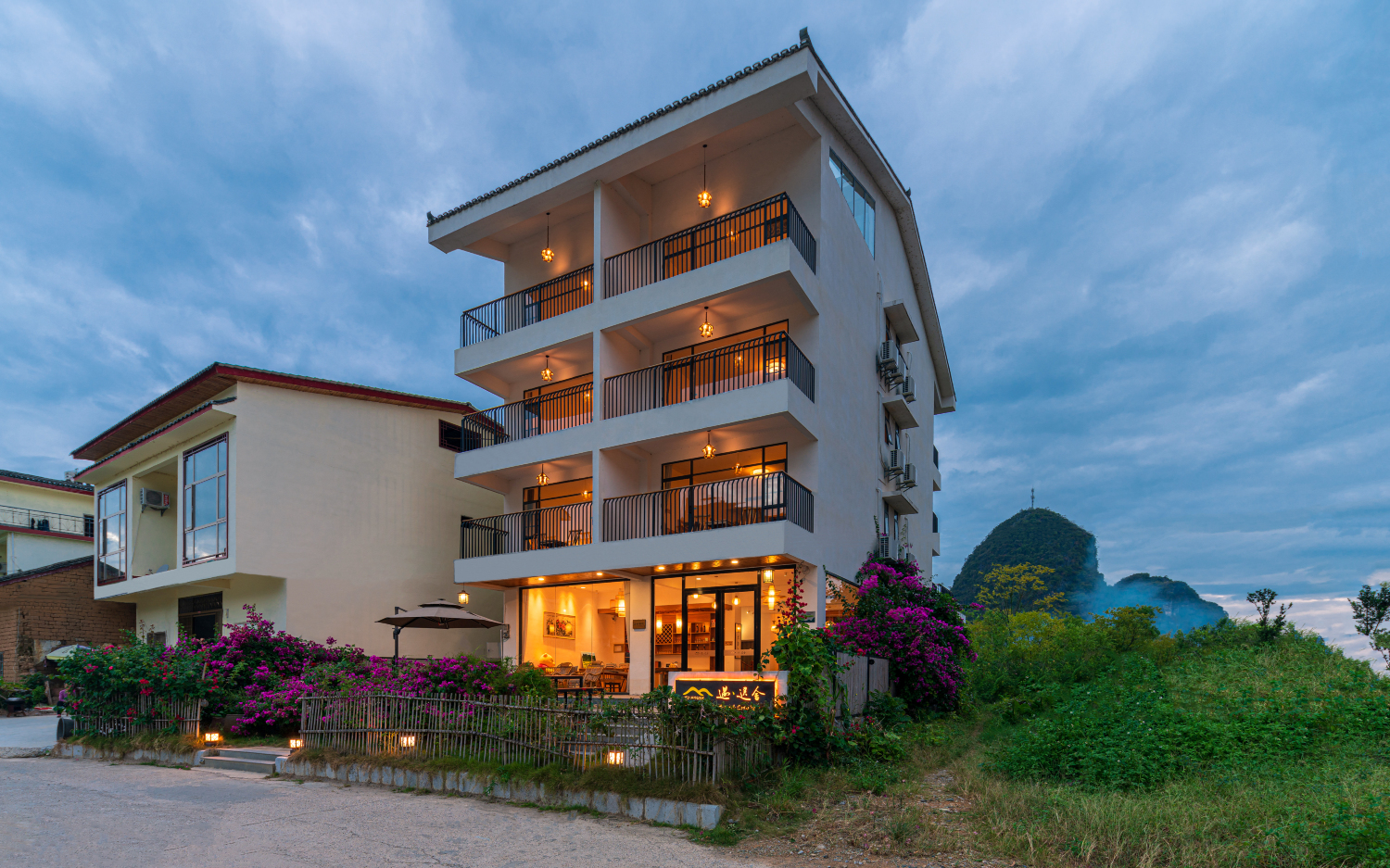 Yangshuo Yuchishe Homestay (Yulonghe Zhuyu Drifting Jinlong Bridge Wharf) Over view