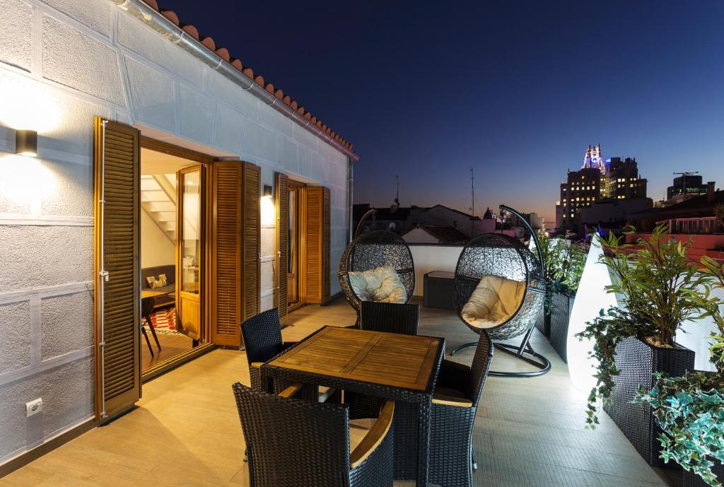 B&B Apartamentos Madrid Centro Fuencarral 46-Madrid Updated 2023 Room  Price-Reviews & Deals | Trip.com