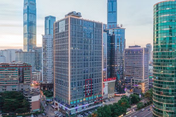 黄兴路步行街,王府井百货,平和堂商厦,万达购物广场,贺龙体验馆,橘子