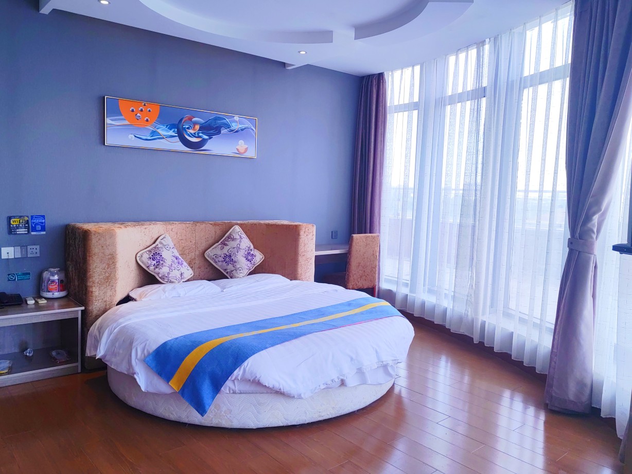 Super 8 Hotel (Kunshan Changjiang North Road)-Kunshan Updated 2023 Room  Price-Reviews & Deals | Trip.com