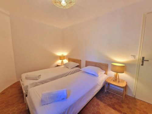 Bottom villa, sea view, private parkingOver view