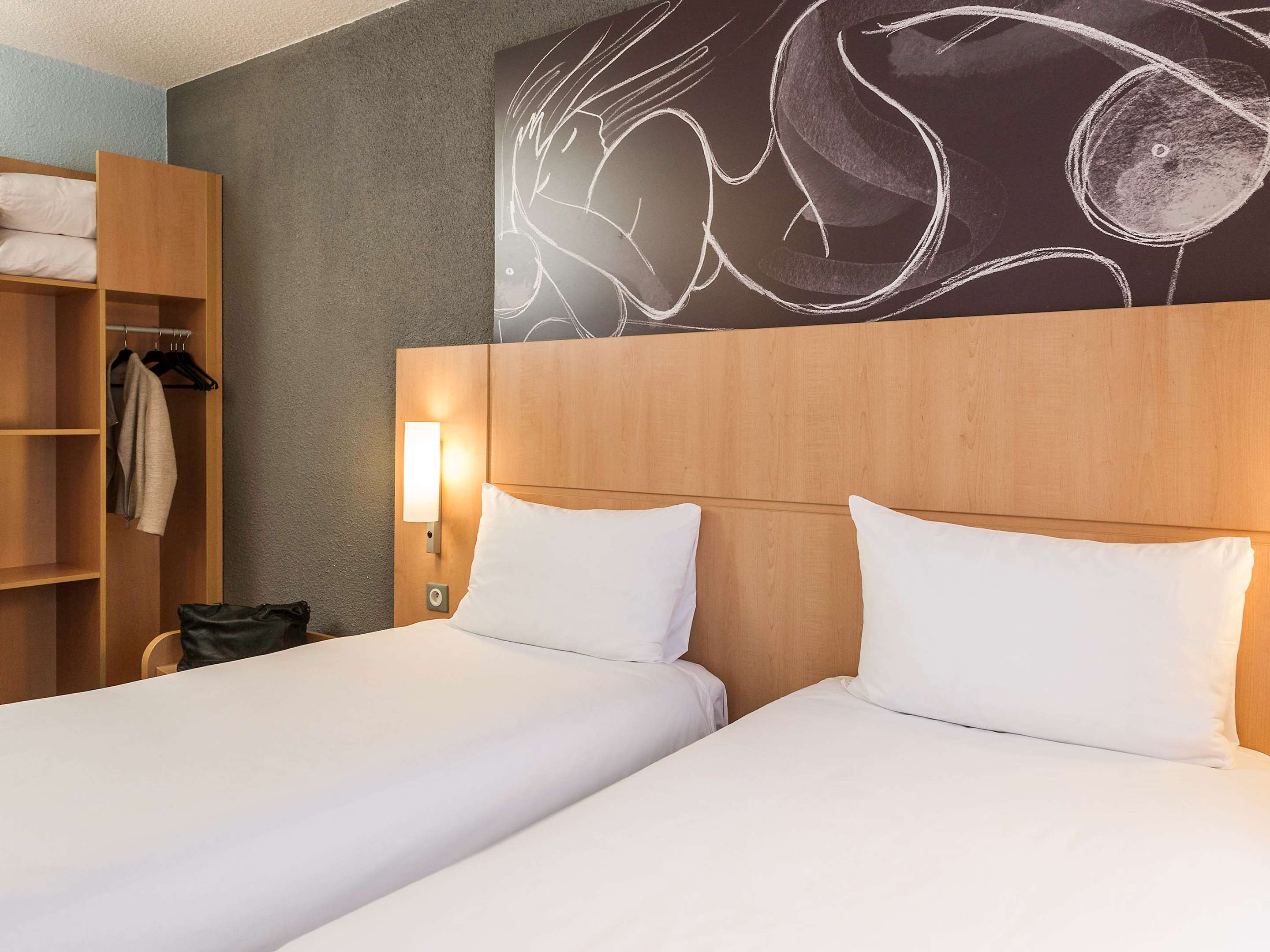 Ibis Paris Vaugirard Porte de Versailles-Paris Updated 2023 Room  Price-Reviews & Deals | Trip.com