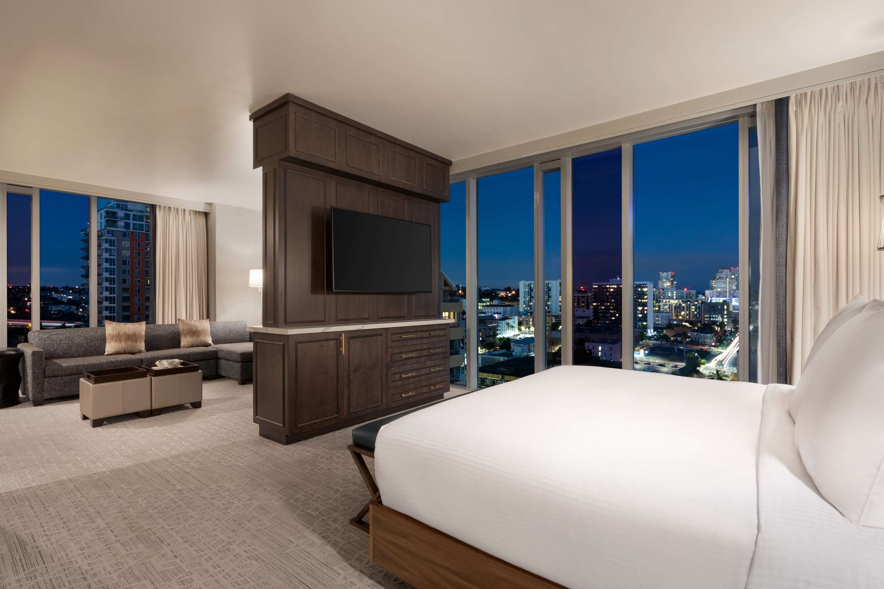 Score Grandpa get Carte Hotel San Diego Downtown, Curio Collection by Hilton-San Diego  Updated 2022 Room Price-Reviews & Deals | Trip.com