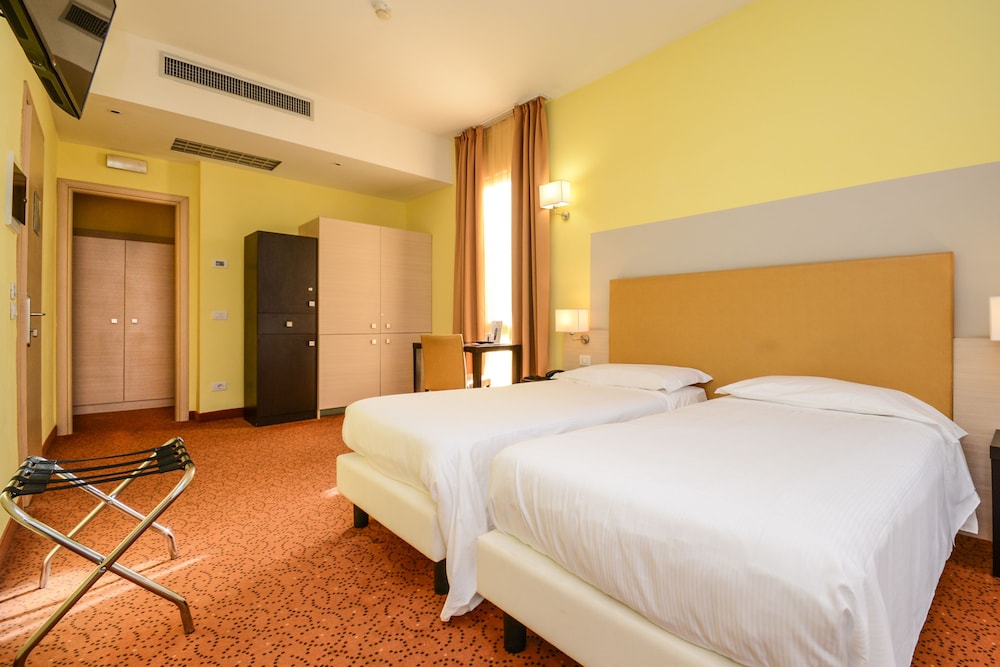 Regal Hotel & Apartments-Brescia Updated 2023 Room Price-Reviews & Deals |  Trip.com