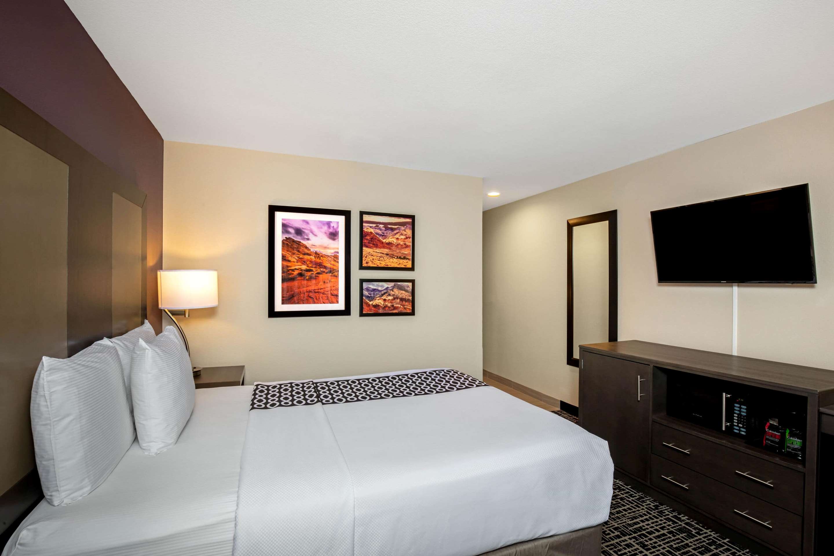 La Quinta Inn & Suites by Wyndham Las Vegas Nellis-Las Vegas Updated 2023  Room Price-Reviews & Deals | Trip.com