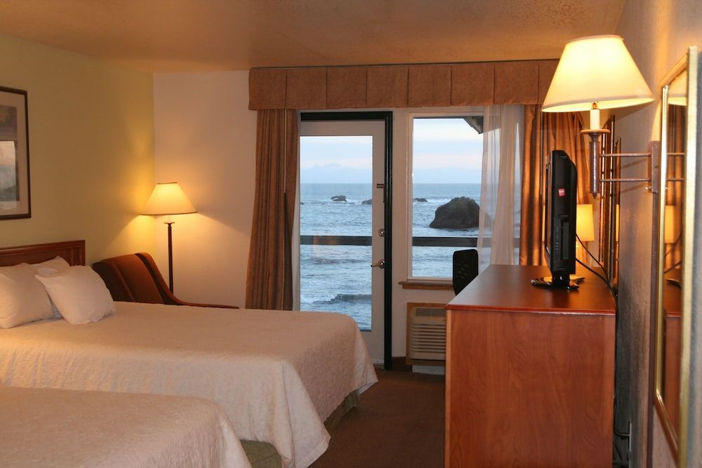 Oceanfront Lodge-Crescent City Updated 2023 Room Price-Reviews u0026 Deals |  Trip.com