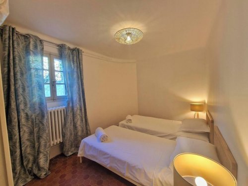 Bottom villa, sea view, private parkingOver view