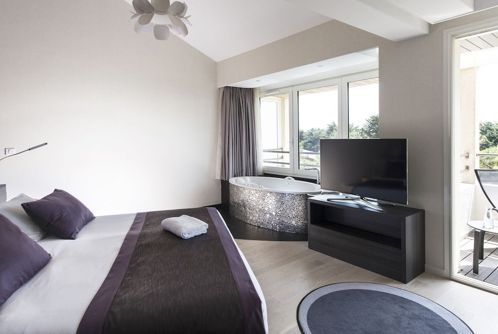 Hotel Valdys Thalasso & SPA – Les Pins-Saint-Jean-de-Monts Updated 2023  Room Price-Reviews & Deals | Trip.com