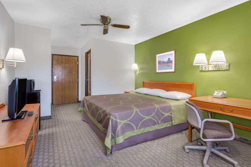 Super 8 by Wyndham Price-Price Updated 2023 Room Price-Reviews & Deals |  Trip.com