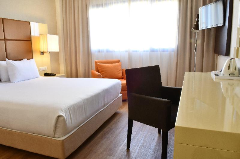 Holiday Inn Madrid - Las Tablas, an IHG Hotel - Valoraciones de hotel de 4  estrellas en Madrid