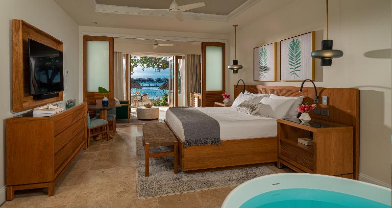 sandals royal caribbean kensington cove