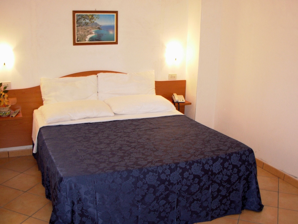 Residence Hotel La Taverna-Capo Vaticano Updated 2022 Room Price-Reviews &  Deals | Trip.com