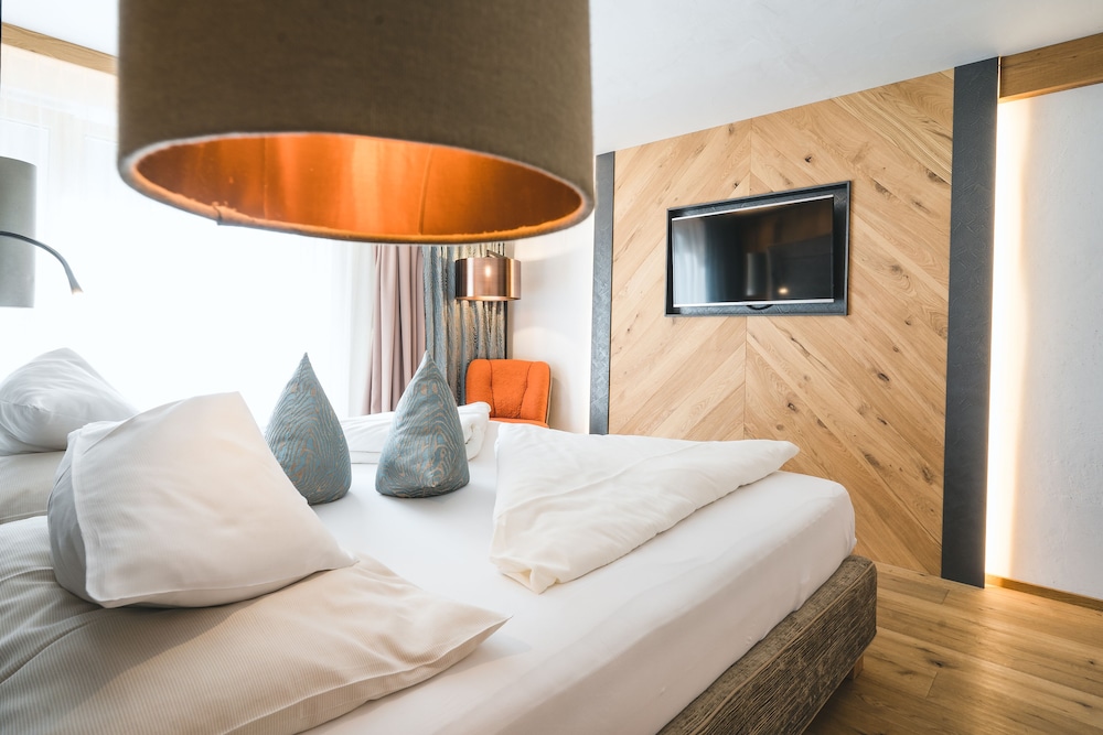 Alpinhotel Berghaus-Tux Updated 2022 Room Price-Reviews & Deals | Trip.com