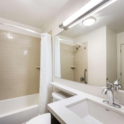 One Bedroom Queen Suite with Roll-In Shower - Mobility Accessible