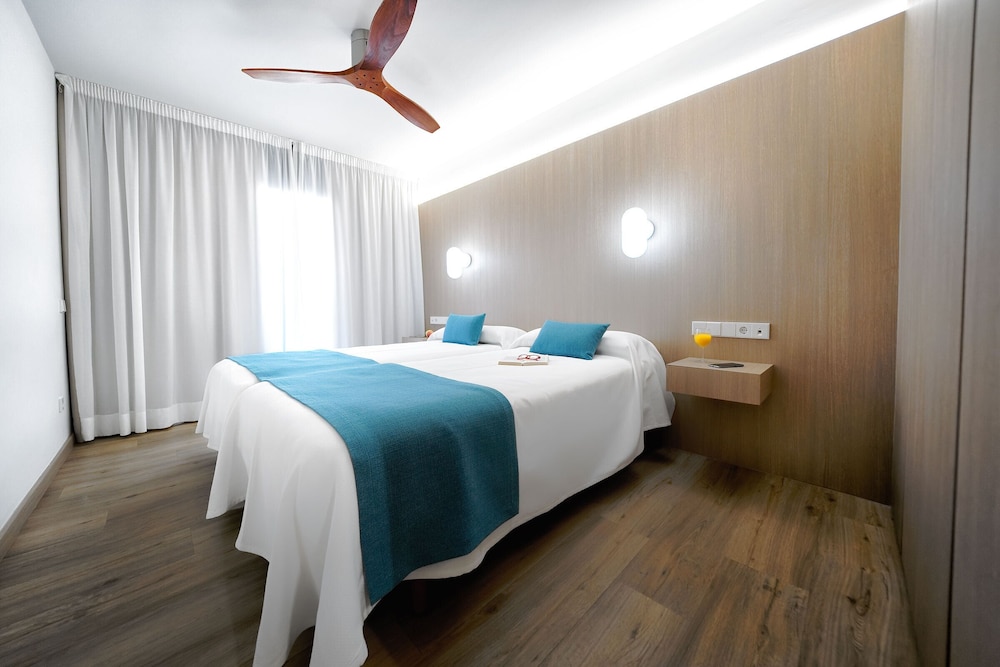 Hotel Parque La Paz-Playa de las Americas Updated 2023 Room Price-Reviews &  Deals | Trip.com