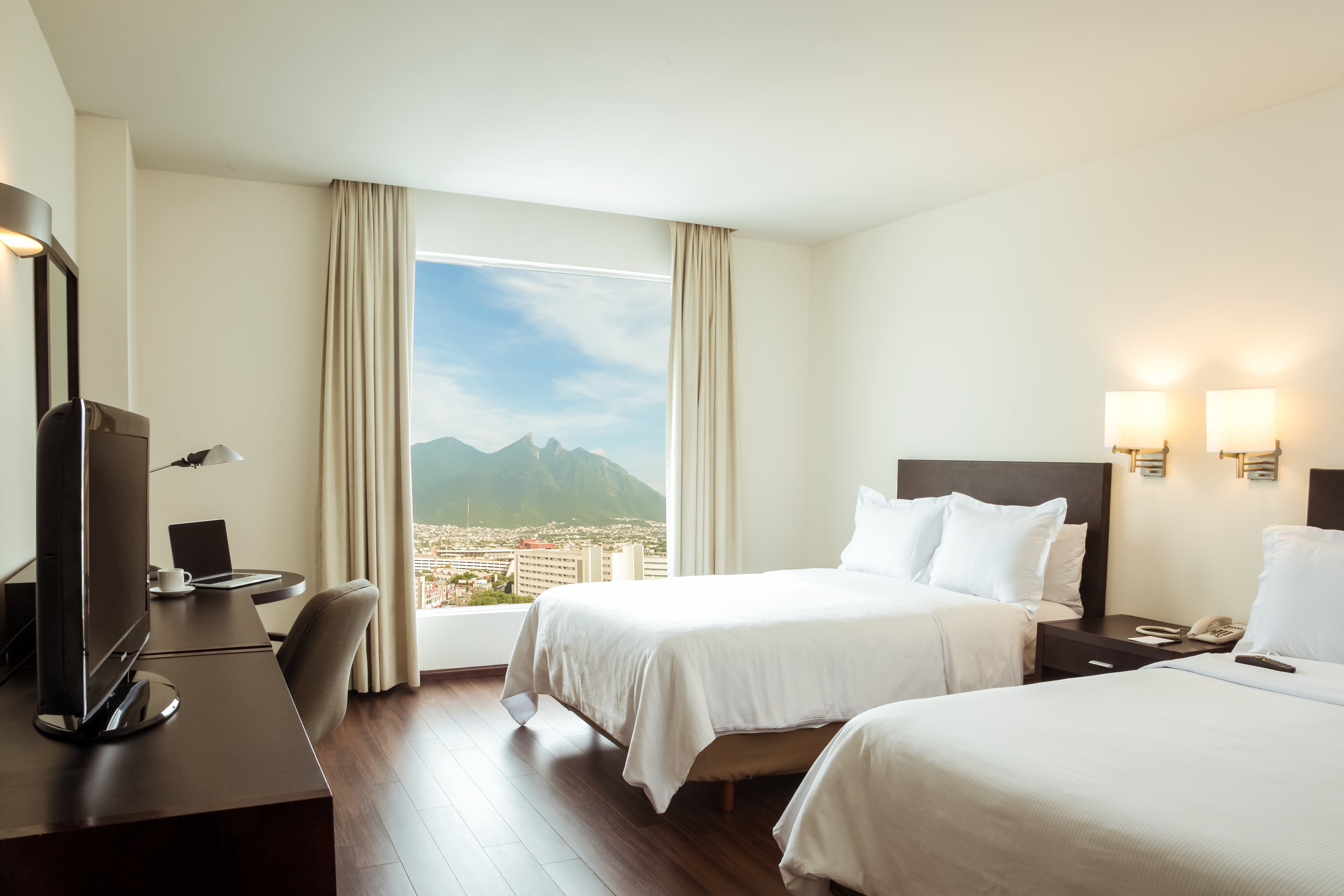 Fiesta Inn Monterrey Tecnológico - Valoraciones de hotel de 3 estrellas en  Monterrey
