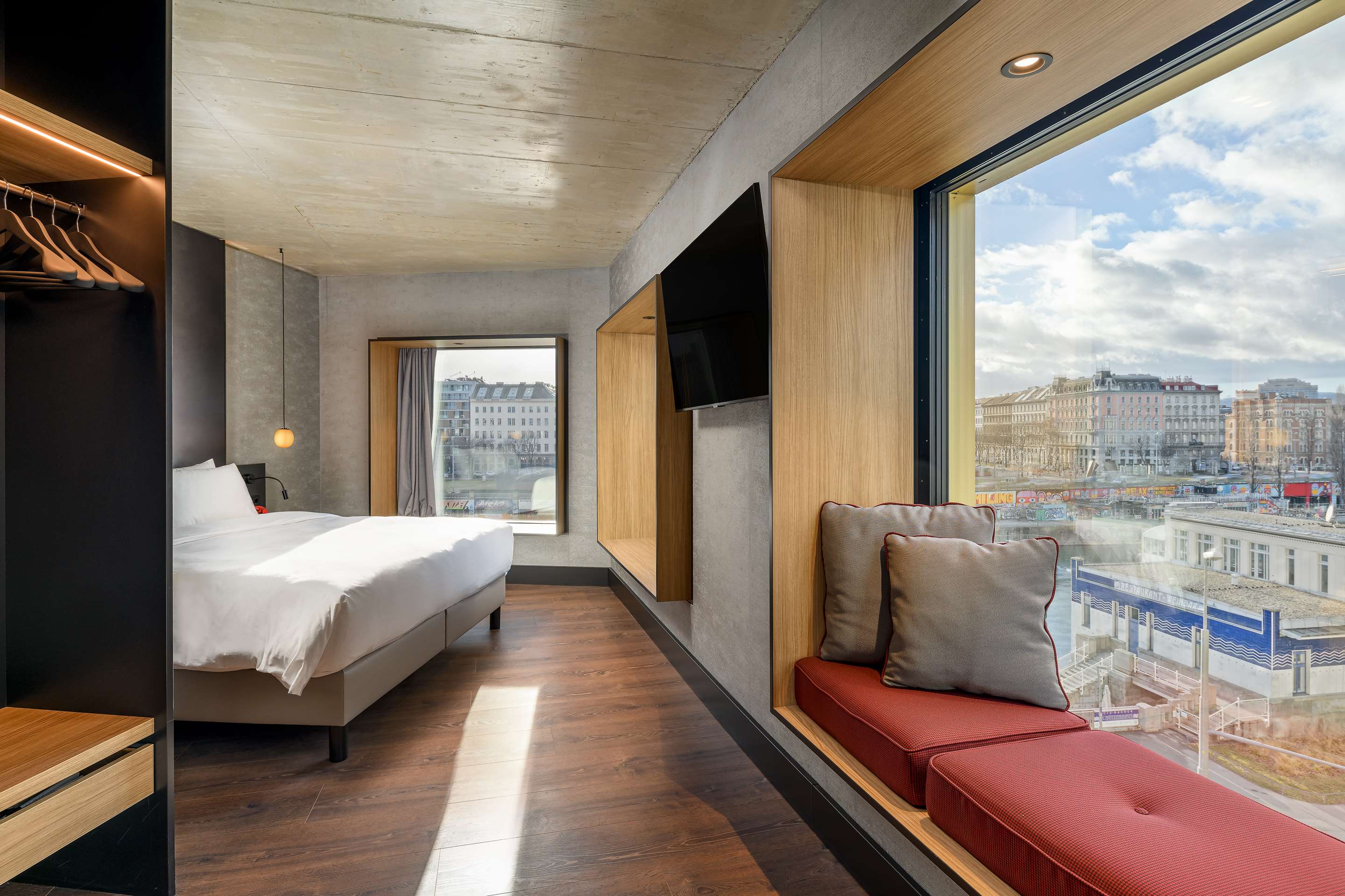 Radisson Red Hotel, Vienna-Vienna Updated 2023 Room Price-Reviews & Deals |  Trip.com