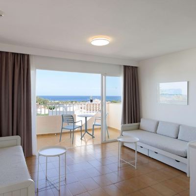 One-Bedroom Apartment with Sea View (1-4 Adults)