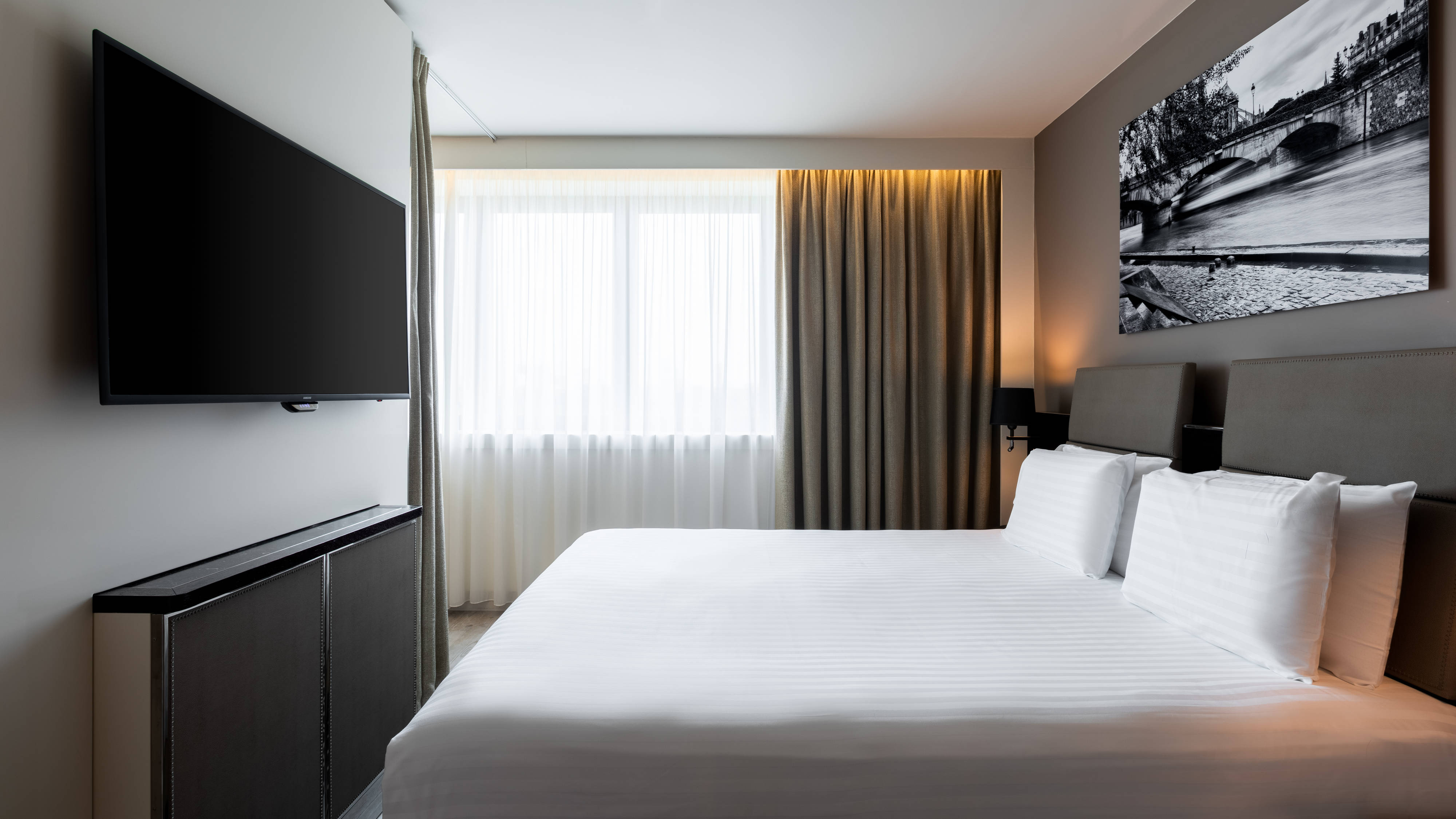 AC Hotel Paris Porte Maillot by Marriott-Paris Updated 2023 Room  Price-Reviews & Deals | Trip.com