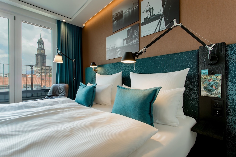 Motel One Hamburg-Fleetinsel-Hamburg Updated 2023 Room Price-Reviews &  Deals | Trip.com