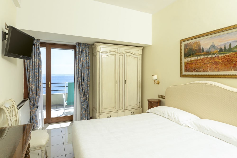 Hotel Porto Roca-Monterosso Al Mare Updated 2023 Room Price-Reviews & Deals  | Trip.com